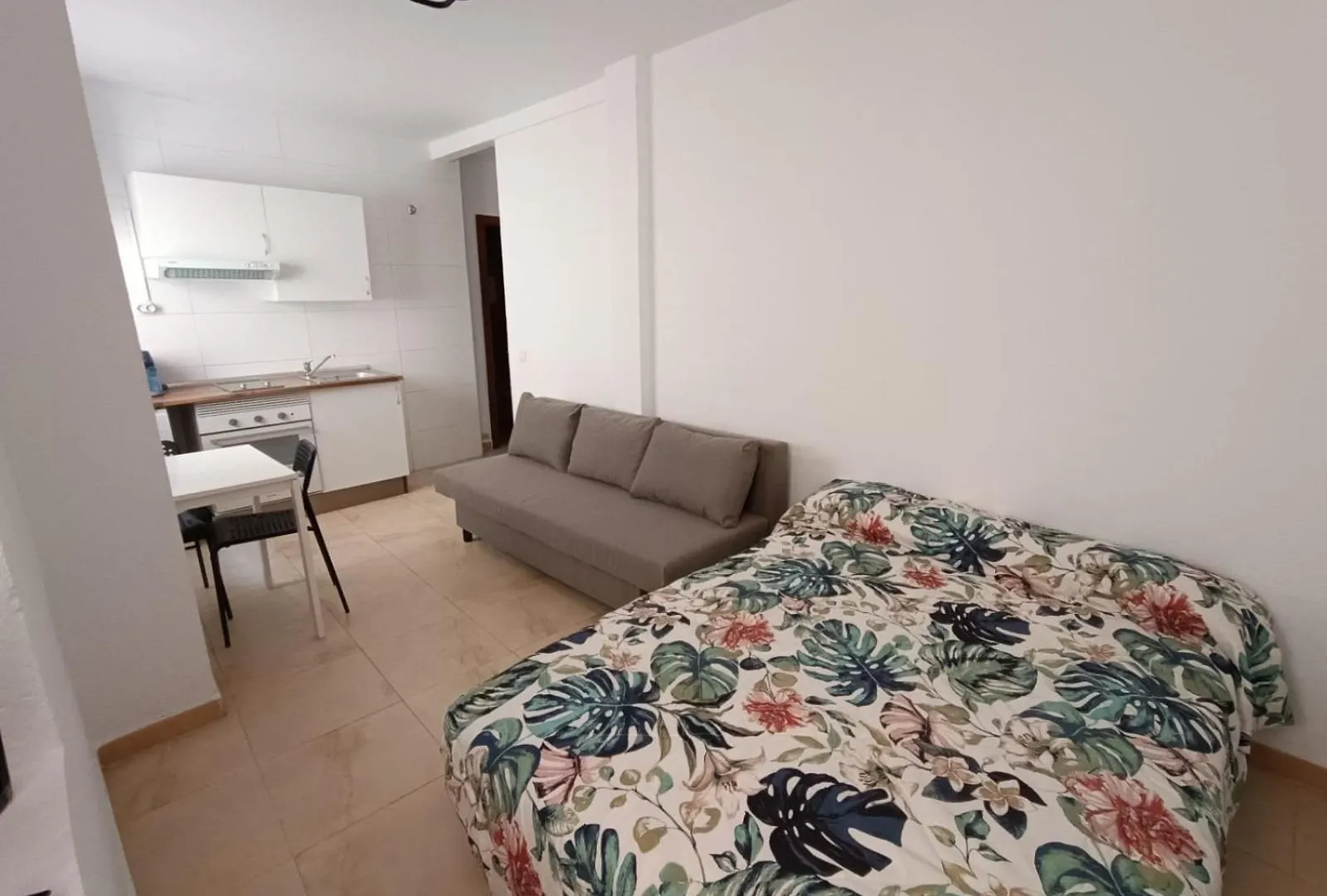 Apartamentos Larios Malaga 0*,  Spain